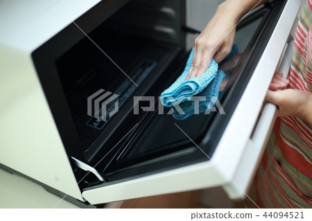 Cleaning (Cleaning Cloths Cloths Towels Faceless Body Parts Copy Space Mom Housewife Housework Woman) Cleaning (Cleaning Cloths Cloths Towels Faceless Body Parts Copy Space Mom Housewife Housework Woman) 44094521