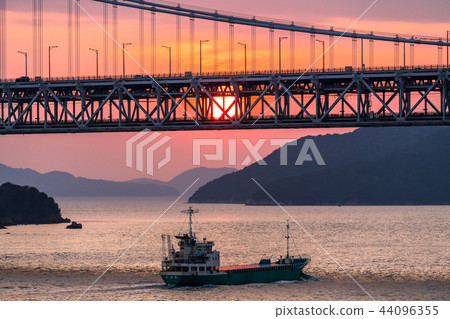 <Okayama Prefecture> Evening view of the Seto Inland Sea and Seto Ohashi 44096355