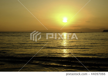Coastal sunset · Takikigome coast Coastal sunset · Takikigome coast 44097066