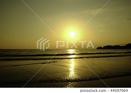 Coastal sunset · Takikigome coast 44097069