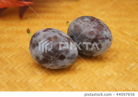 Raw Prunes Raw Prunes 44097656
