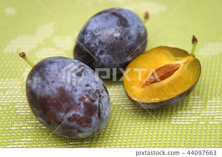 Raw Prunes Raw Prunes 44097663