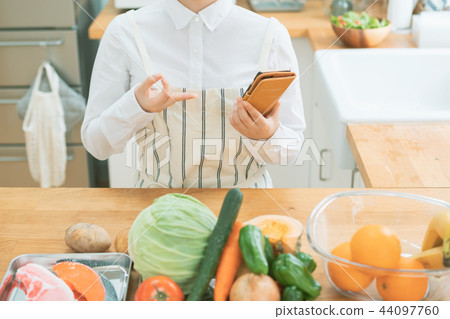smartphone, sumaho, food costs 44097760