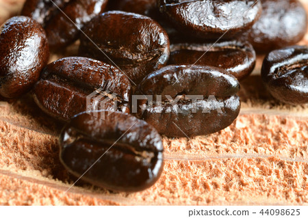 Coffee beans 44098625