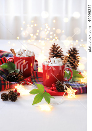 Hot chocolate marshmallow Hot chocolate marshmallow 44099225