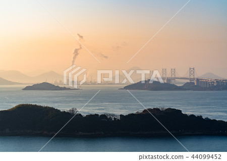 瀨戶Ohashi和瀨戶內海早晨視圖 44099452