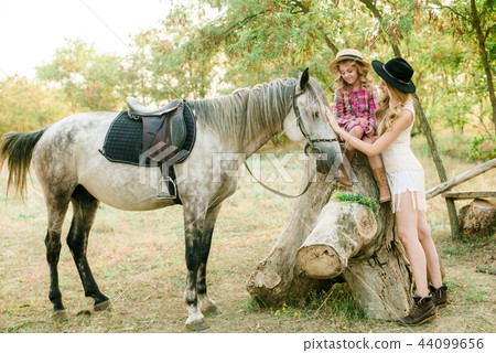 young girl  with light hair with a little sister 44099656