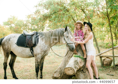 young girl  with light hair with a little sister 44099657