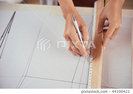 Drawing fashion pattern 44100422