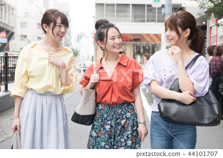Woman friend shopping young Japanese woman 44101707