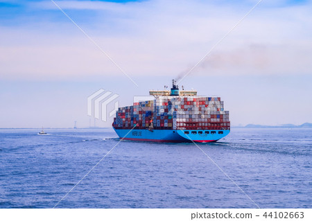 Huge container ship navigating Tokyo Bay 44102663