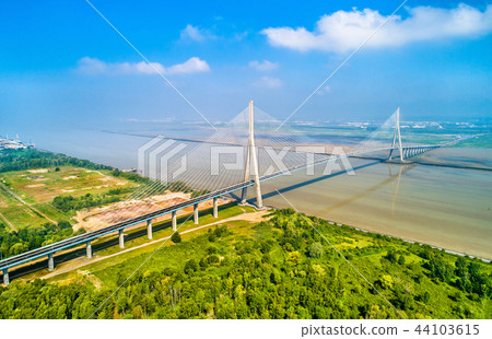 The Pont de Normandie, a road bridge across the Seine linking Le Havre to Honfleur in Normandy 44103615