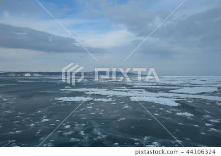 Drift ice in the Sea of Okhotsk Drift ice in the Sea of Okhotsk 44106324