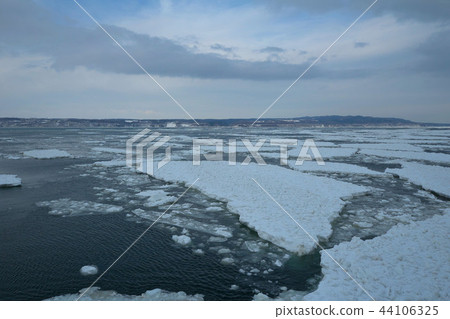 Drift ice in the Sea of Okhotsk Drift ice in the Sea of Okhotsk 44106325