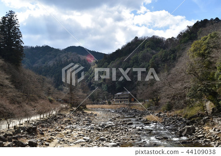 River valley River valley 44109038