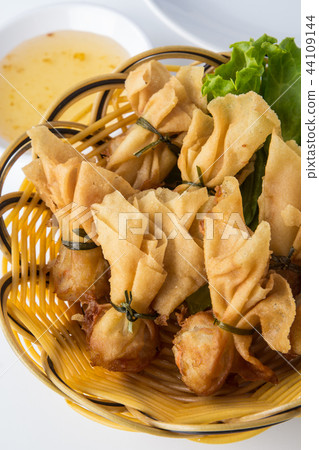 Fried shrimp wontons Fried shrimp wontons 44109144