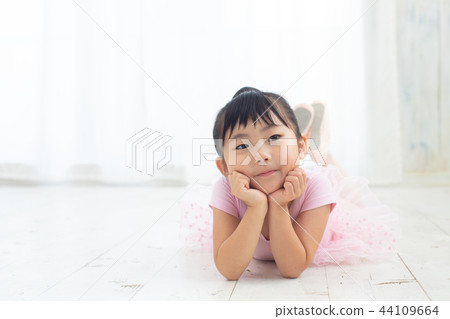 Ballet classroom 44109664