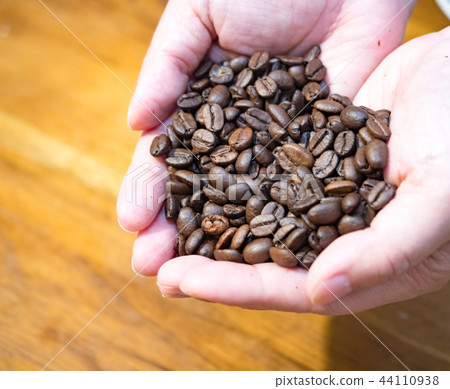 Coffee beans 44110938