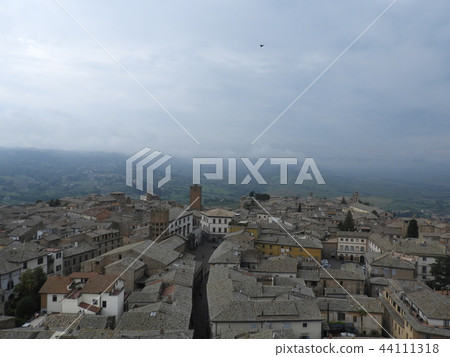 Orvieto landscape 44111318