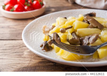 Fried potatoes with mushrooms and onions. 44112611