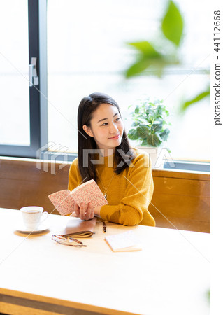 Cafe women lifestyle Cafe women lifestyle 44112668