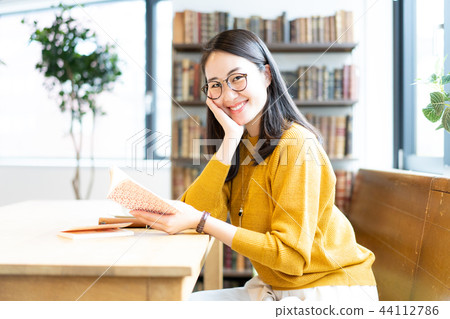Cafe women lifestyle Cafe women lifestyle 44112786