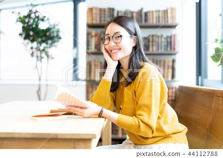 Cafe women lifestyle Cafe women lifestyle 44112788