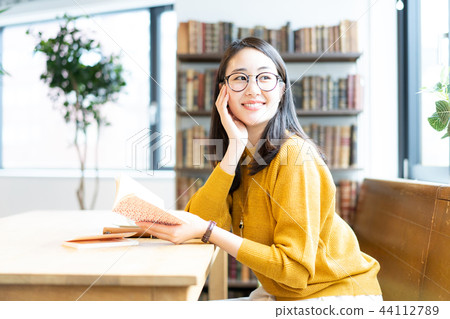 Cafe women lifestyle Cafe women lifestyle 44112789