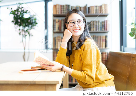 Cafe women lifestyle Cafe women lifestyle 44112790