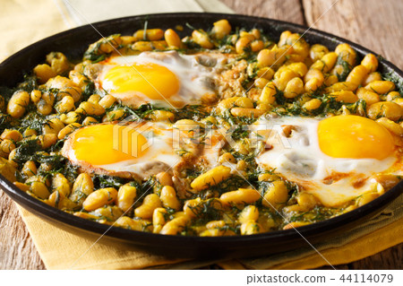 Baghali Ghatogh is one of the famous dishes 44114079