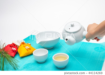 Korean tradition and tradition Korean tradition and tradition 44114269