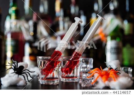 creepy halloween party cocktails  44114657