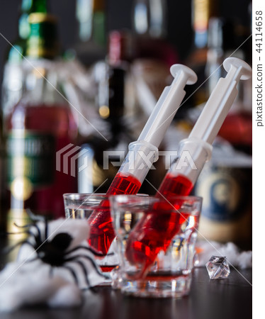 creepy halloween party cocktails 44114658