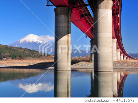 Tomei Expressway Fujikawabashi和倒置富士-6212 Tomei Expressway Fujikawabashi和倒置富士-6212 44115572