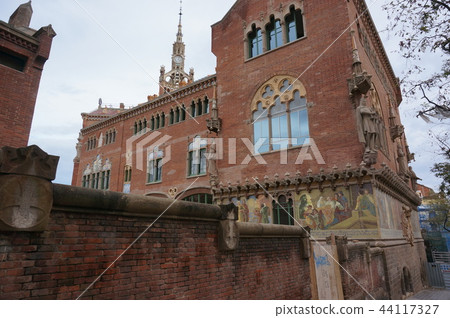 Saint-Pau Hospital (World Heritage Site in Spain) 44117327