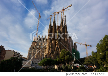 Sagrada Familia  44117798