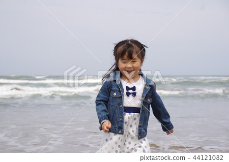 Seaside grandmother 44121082