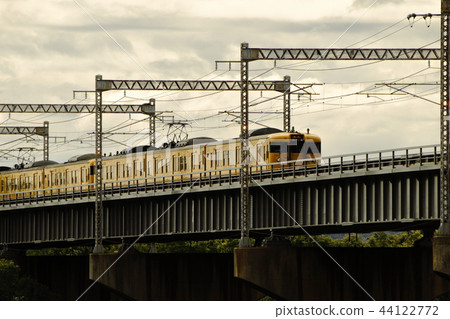 Train crossing an iron bridge 44122772
