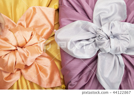 Holiday gift crepe, gift box 44122867