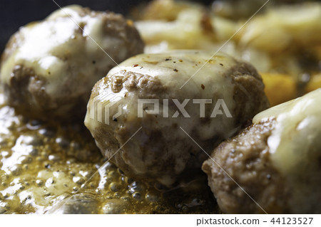 Cheese hamburger with potato and onion slices 44123527