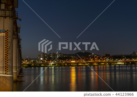 首爾漢山區龍山區濱江北路半坡橋N座 44123966