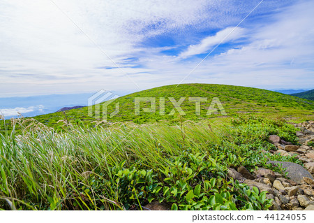 Plateau and autumn sky 44124055