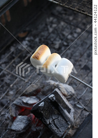 燒烤棉花糖烤 燒烤棉花糖烤 44124122