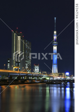Night view of Tokyo Sky Tree and Sumida River & Shirasubashi Bridge 44124158