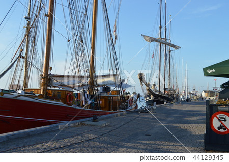 叫在Mustal，Aeroe海島，丹麥港的風船 44129345