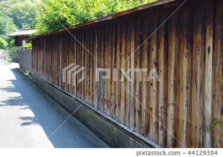 在通往Yoshimizuen的道路上的董事會 在通往Yoshimizuen的道路上的董事會 44129384