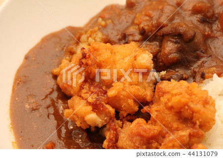 Fried chicken topping with beef curry. 44131079