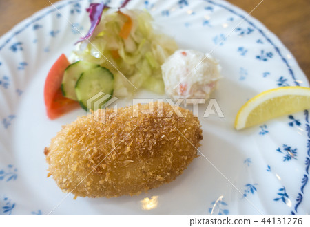 Crab cream croquette 44131276