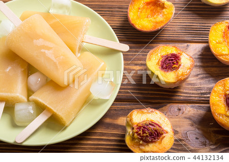 homemade peach popsicle 44132134