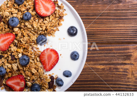 Chia yogurt with granola 44132633